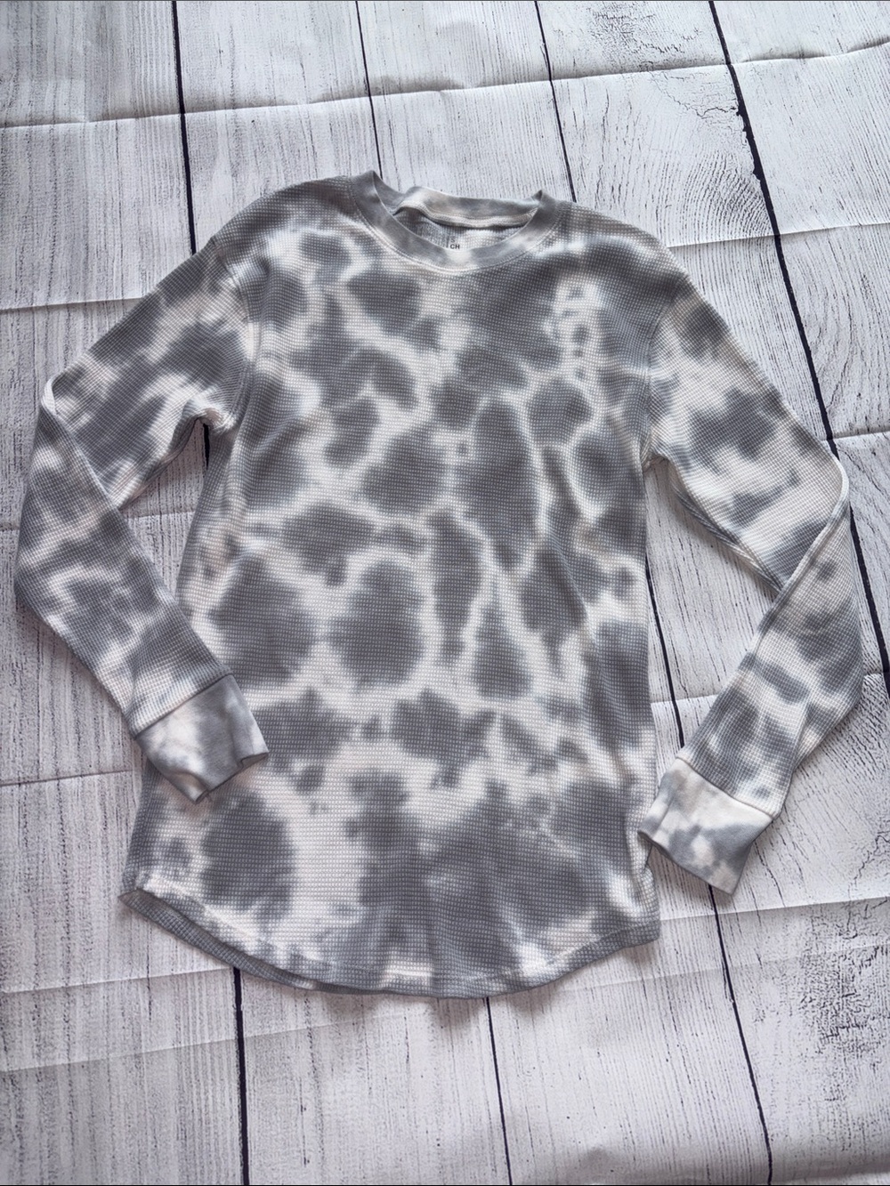 Time and Tru Light Gray/White Crewneck Thermal Size S tie dye